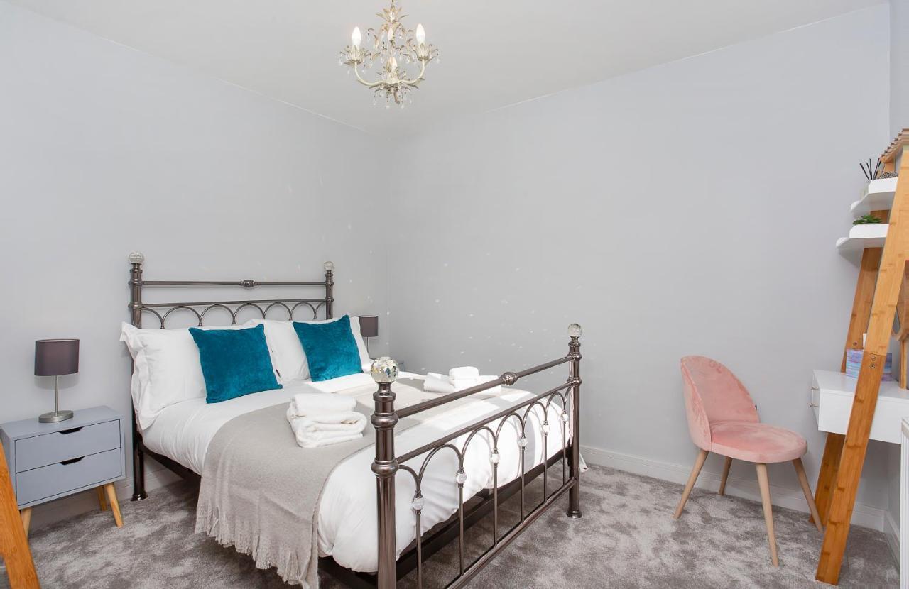 The Luxury Potting Shed With Free Parking! Appartamento York Esterno foto