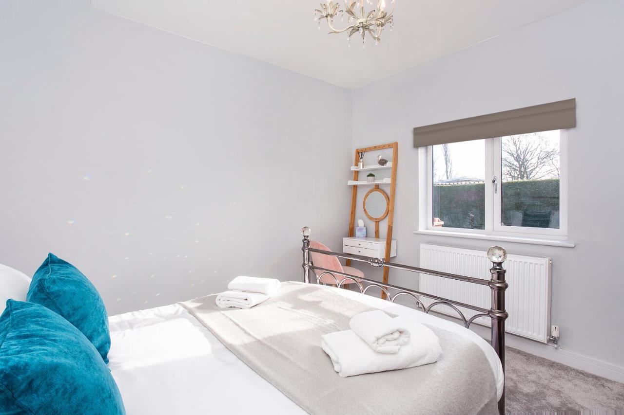 The Luxury Potting Shed With Free Parking! Appartamento York Esterno foto