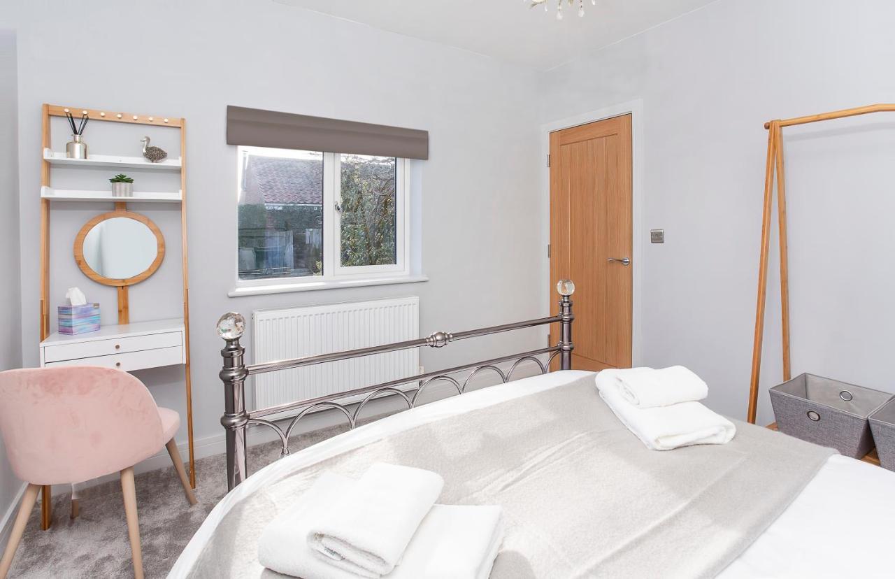 The Luxury Potting Shed With Free Parking! Appartamento York Esterno foto